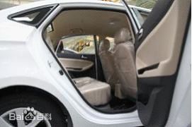 面对面猜个成语_两个面对面的图片卡通(2)