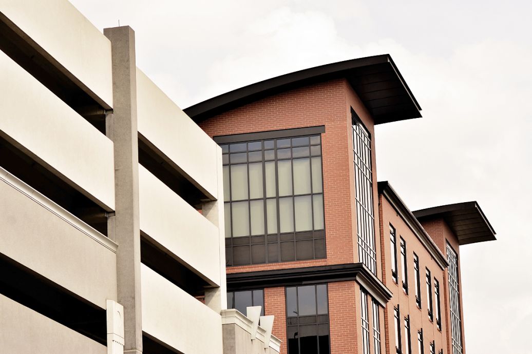 苹果手机屏幕摔坏了在黄浦去哪换好?