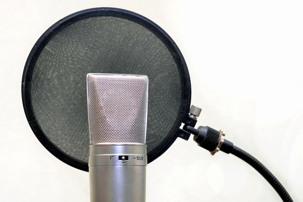 话筒音响一体式麦克风怎么用