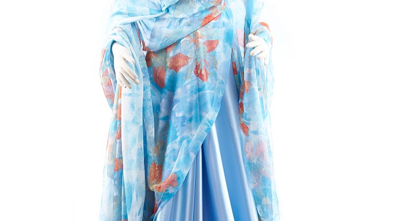 流苏渐变丝绸围巾 桑蚕丝材质 手工流苏细节