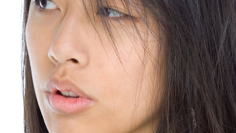 遇到他人,首先映入眼帘的必定是脸,当两个人的身材大致等高,面对面时