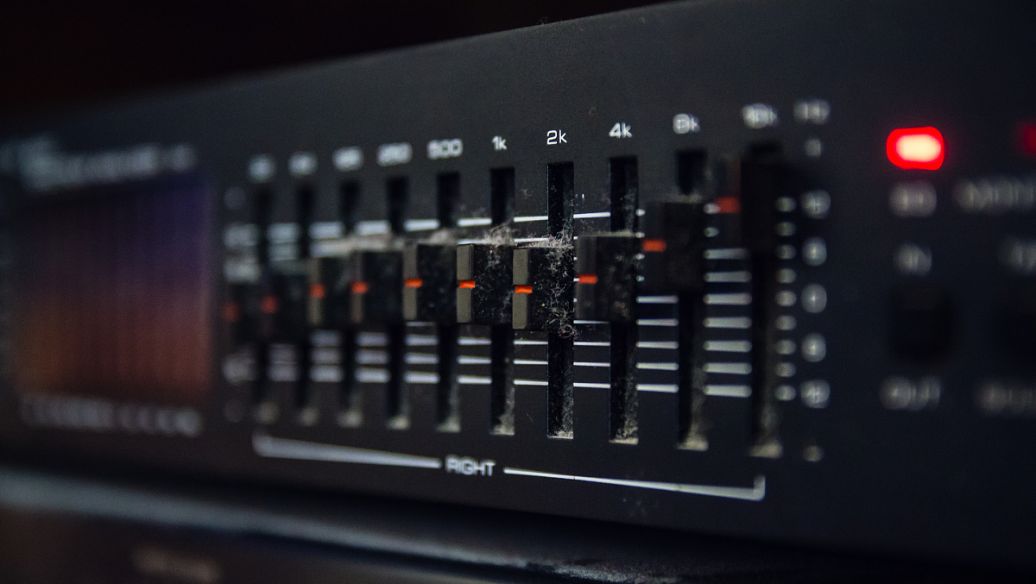 声卡连接 Cubase 后音质发闷的调试问题